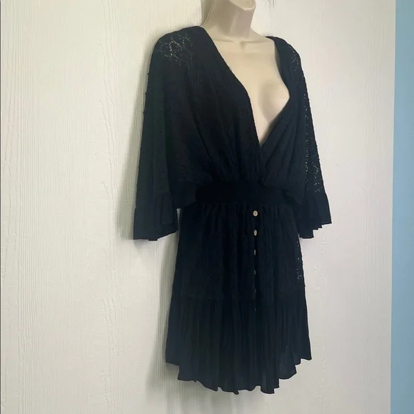 Free People - Black Lace Button Smocked Open Back Short Romper Size Medium - Picture 3 of 11